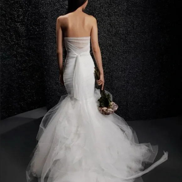 Vera Wang Bride Laurence Strapless Wedding Dress